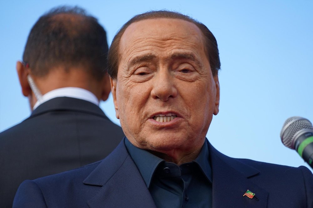 Eski İtalya Başbakanı Berlusconi Covid-19’a yakalandı