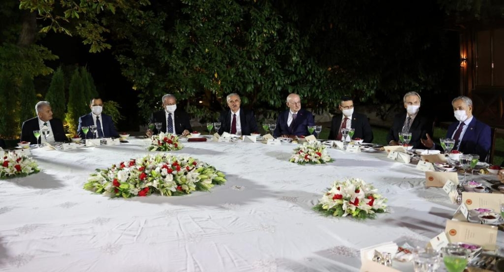 Eski Meclis başkanları ile yüksek yargı başkanlarını yemekte ağırladı