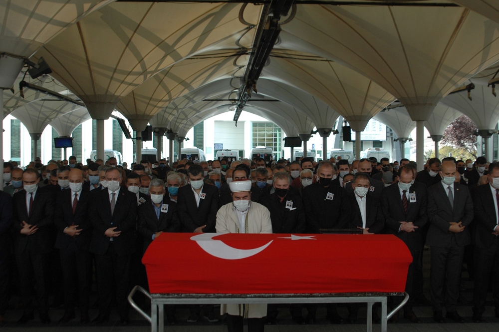 Eski Sağlık Bakanı Durmuş son yolcuğuna uğurlandı