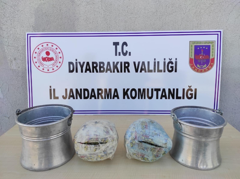 Esrarı yoğurt bakracına gizlemişler