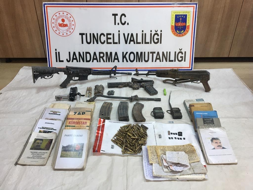 Etkisiz hale getirilen teröristlerin silah ve mühimmatları da ele geçirildi