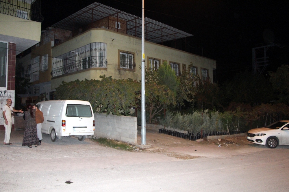 Ev arkadaşını 15 yerinden bıçakladı