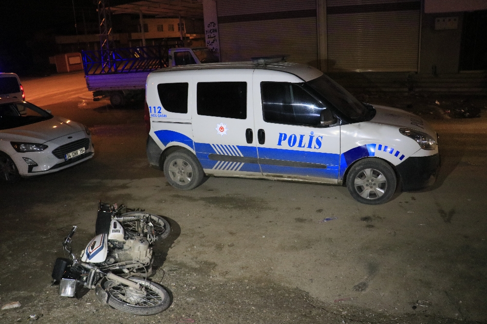 Ev kurşunladılar, bir kişiyi yaraladılar, araba çalıp kaçtıkları sırada yakalandılar