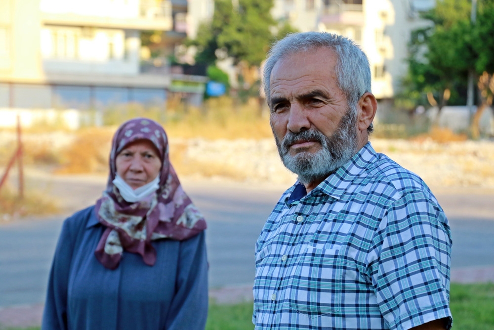 Ev sahibi olmak isteyen yaşlı çift, dolandırıcı kurbanı oldu