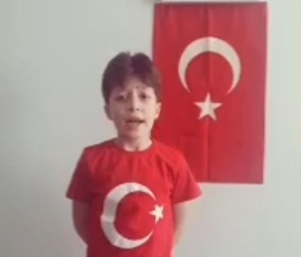 Evde kalan öğrencilerden 23 Nisan klibi