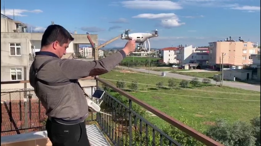 Evden çıkmadı, alışveriş için markete drone uçurdu