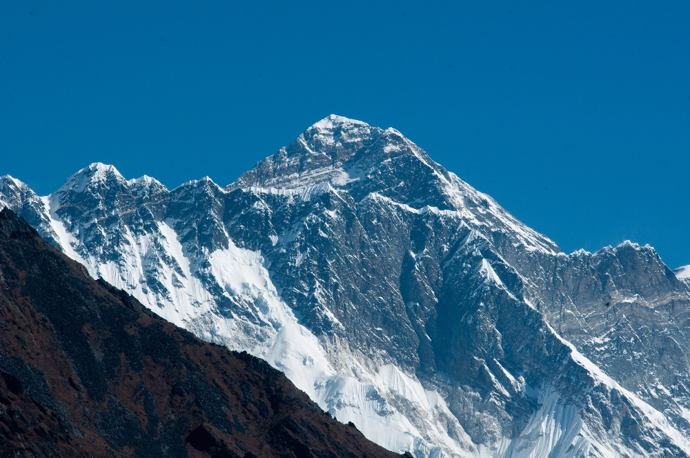 Everest Dağı’nın yüksekliği yeniden hesaplandı
