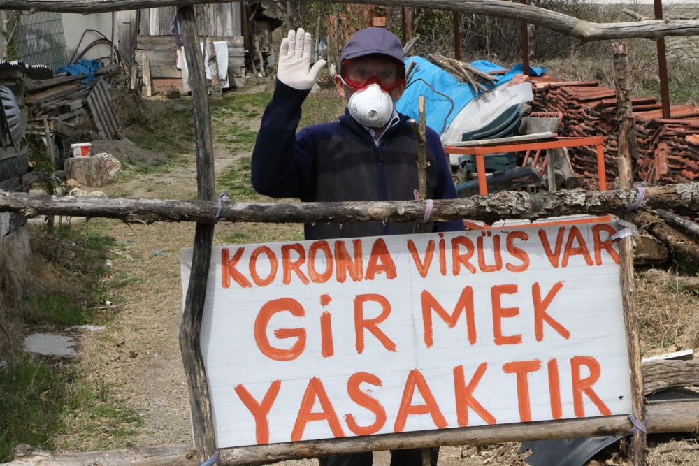 Evinin önüne 