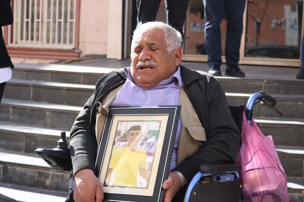 Evladı teslim olan baba, oğluna kavuşacağı anı bekliyor