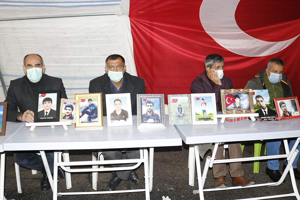Evlat nöbetindeki aileler çocuklarını HDP’den istemeye devam ediyor