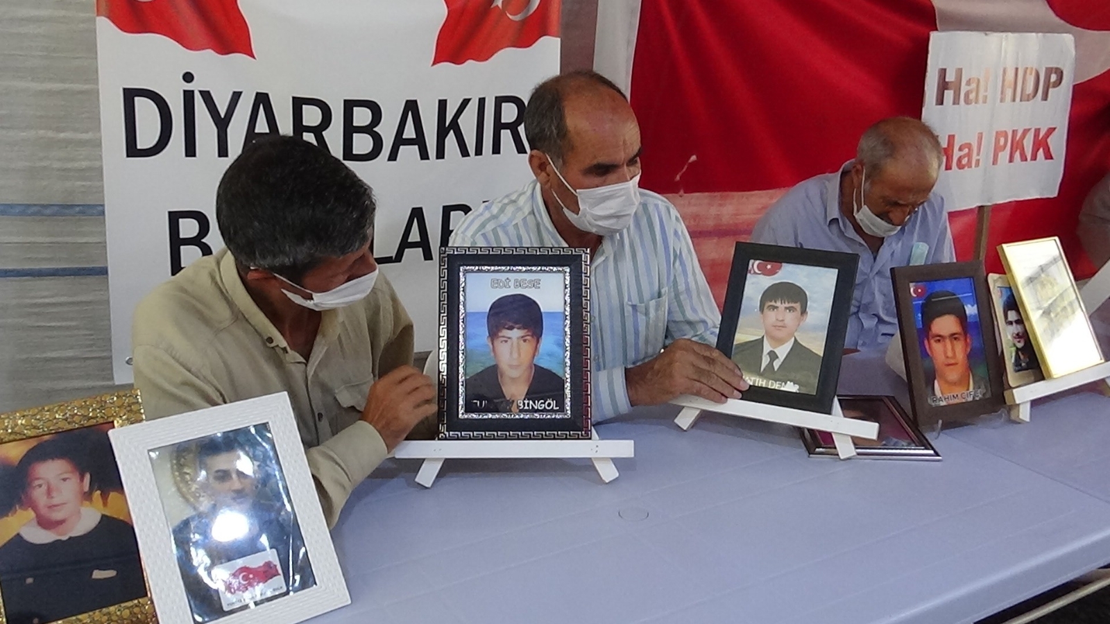 Evlat nöbetindeki aileler çocuklarını HDP’den istiyor