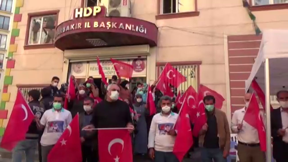 Evlat nöbetindeki aileler, Cumhuriyet Bayramını kutladı