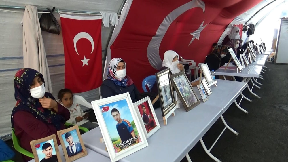 Evlat nöbetindeki aileler dağa kaçırılan çocuklarını almakta kararlı