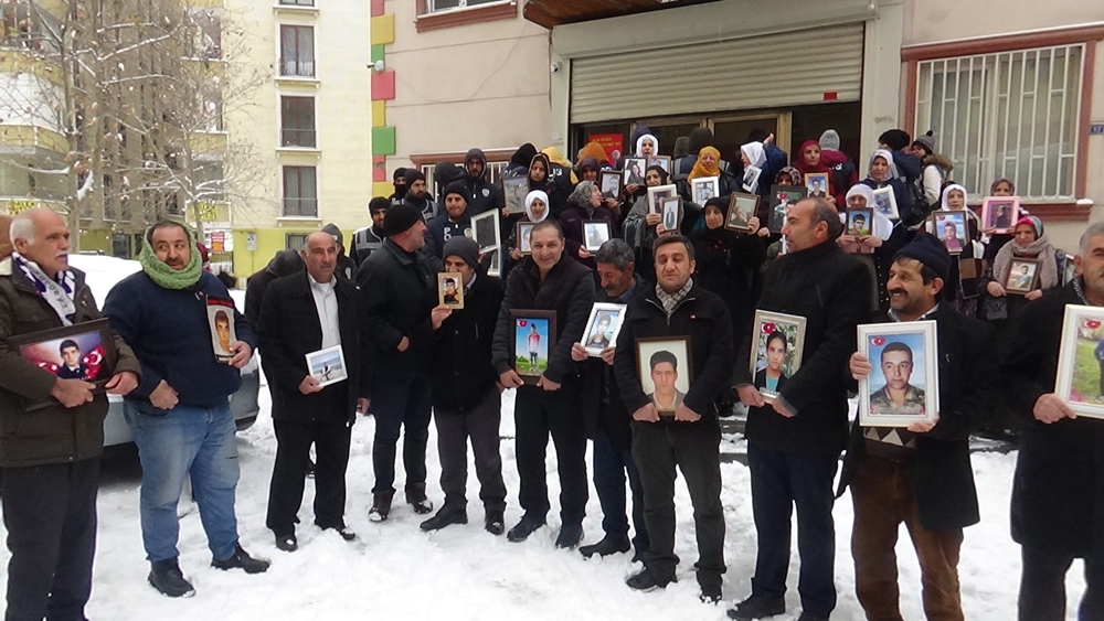 Evlat nöbetindeki ailelerden para aldıkları iddialarına sert tepki