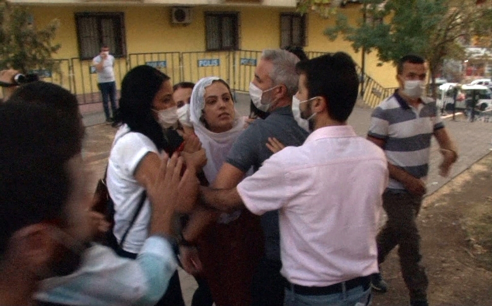 Evlat nöbetindeki ailelere hakaret eden HDP’li vekil hakkında soruşturma