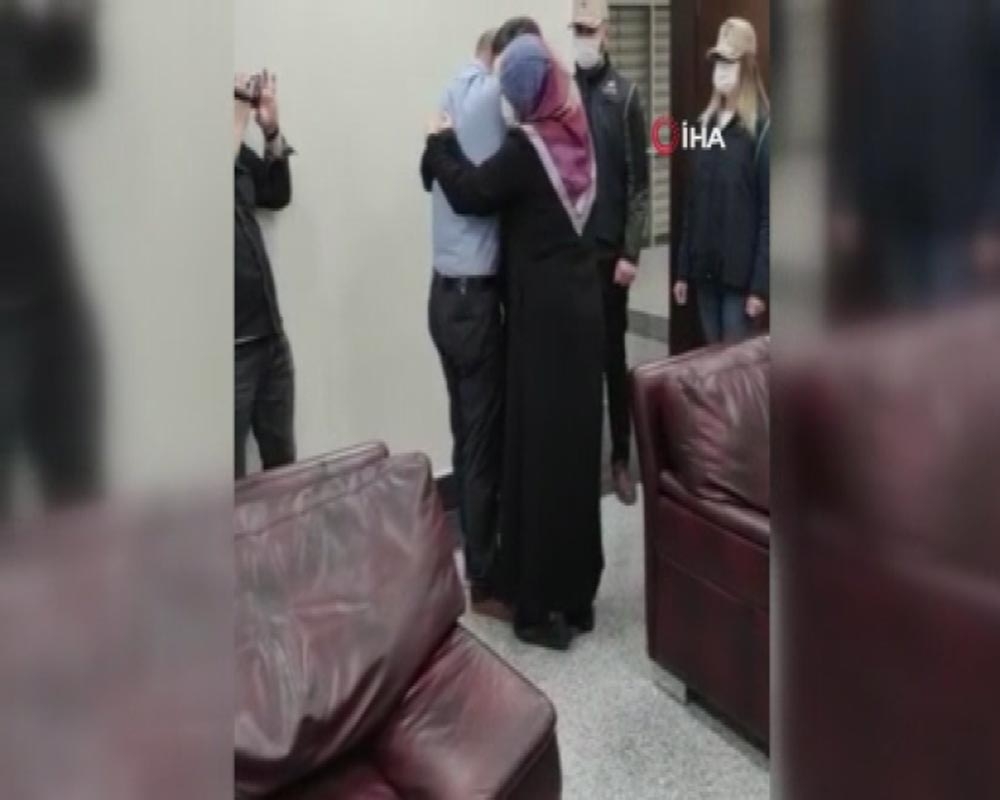 Evlat nöbetindeki bir aile daha çocuğuna kavuştu