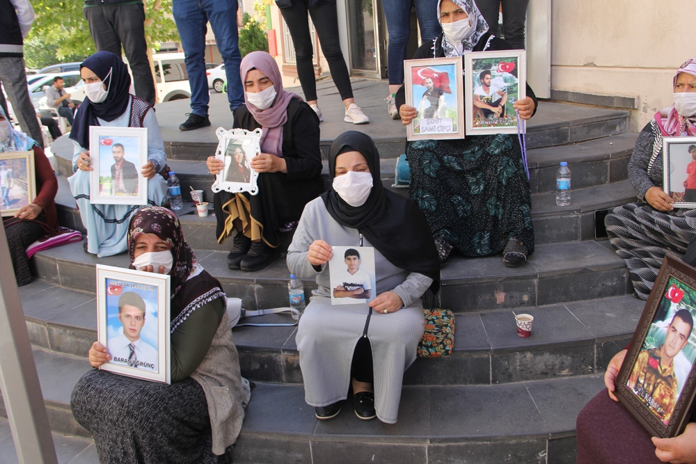 Evlat nöbetine bir aile daha katıldı