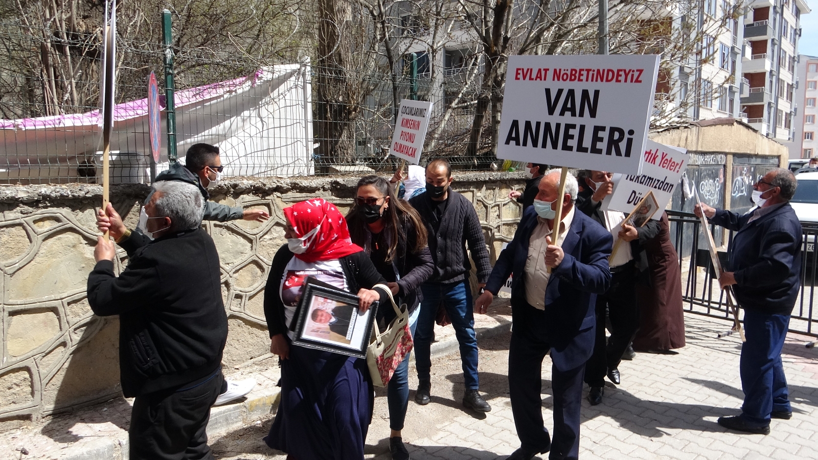 Evlatları dağa kaçırılan ailelerden HDP’ye öfke