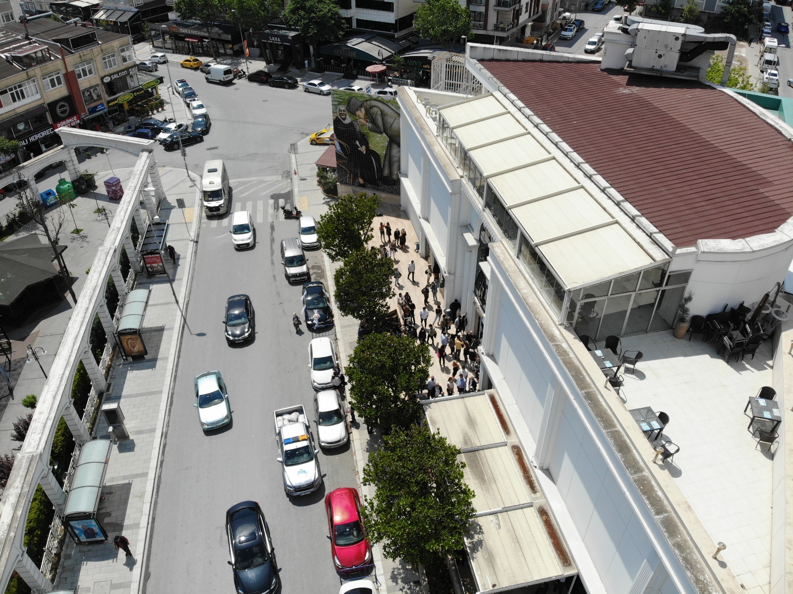 Evlendirme dairesinin önünde ’nikah tarihi’ kuyruğu