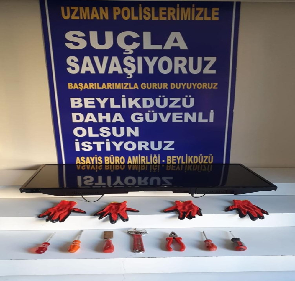 Evlerden hırsızlık yapan zanlılar polisin takibi sonucunda yakalandı