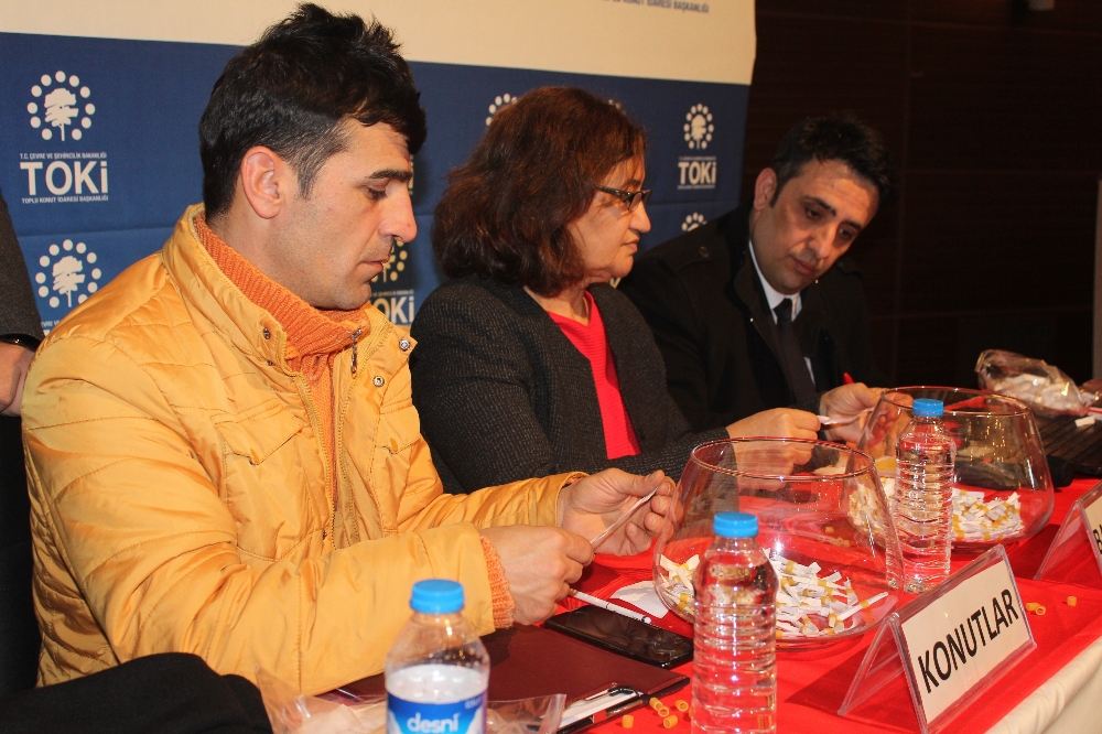 Evleri ağır hasarlı 129 depremzede aile ev sahibi oldu