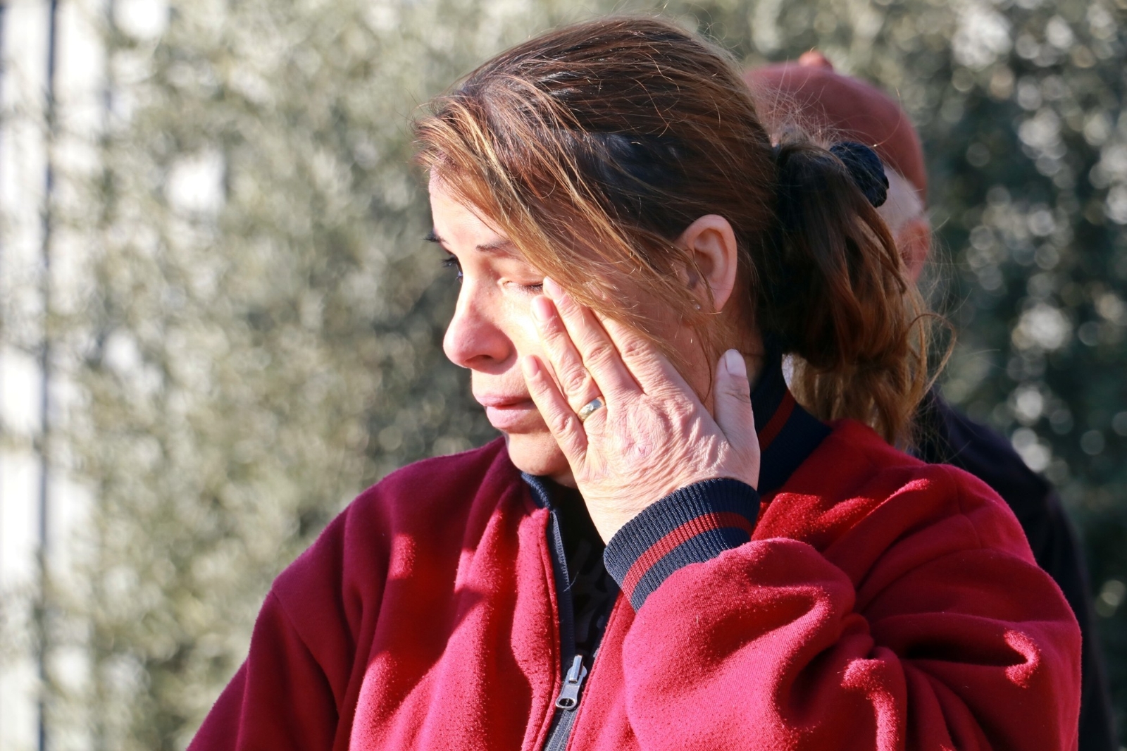 Evleri küle dönmüştü: gözyaşı kareleri yerini ’insanlık ölmemiş’ dedirten mutluluk fotoğrafına bıraktı