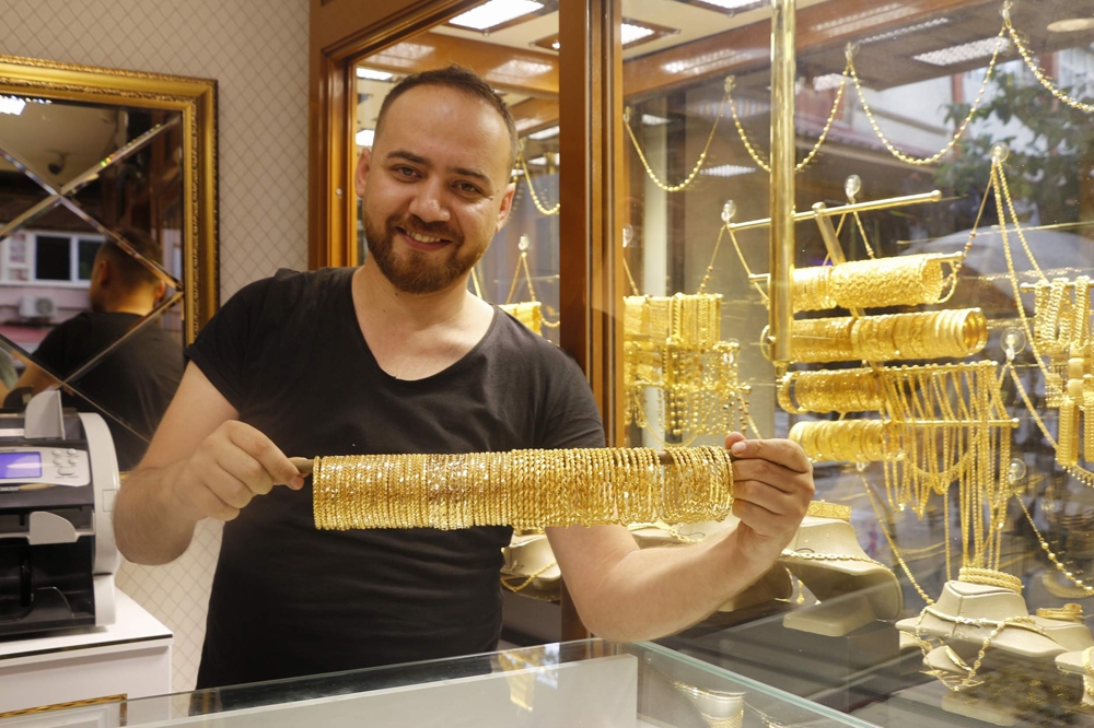 Evlilik hazırlığı yapanları korona virüsten sonra altın fiyatları da vurdu