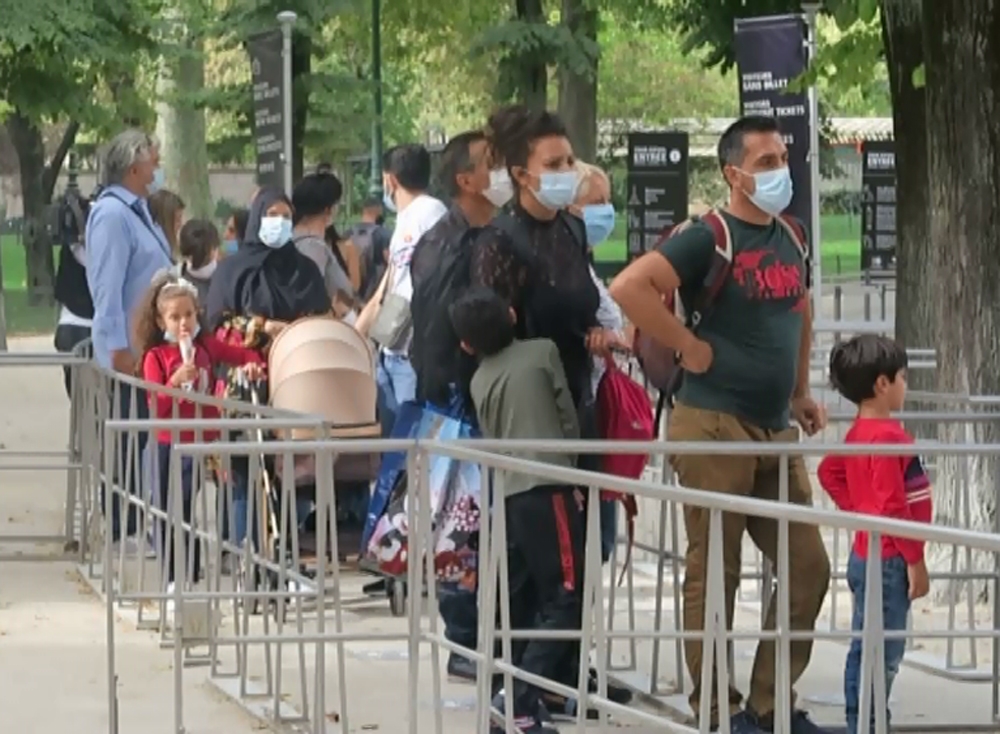 Eyfel Kulesi yeniden ziyarete açıldı