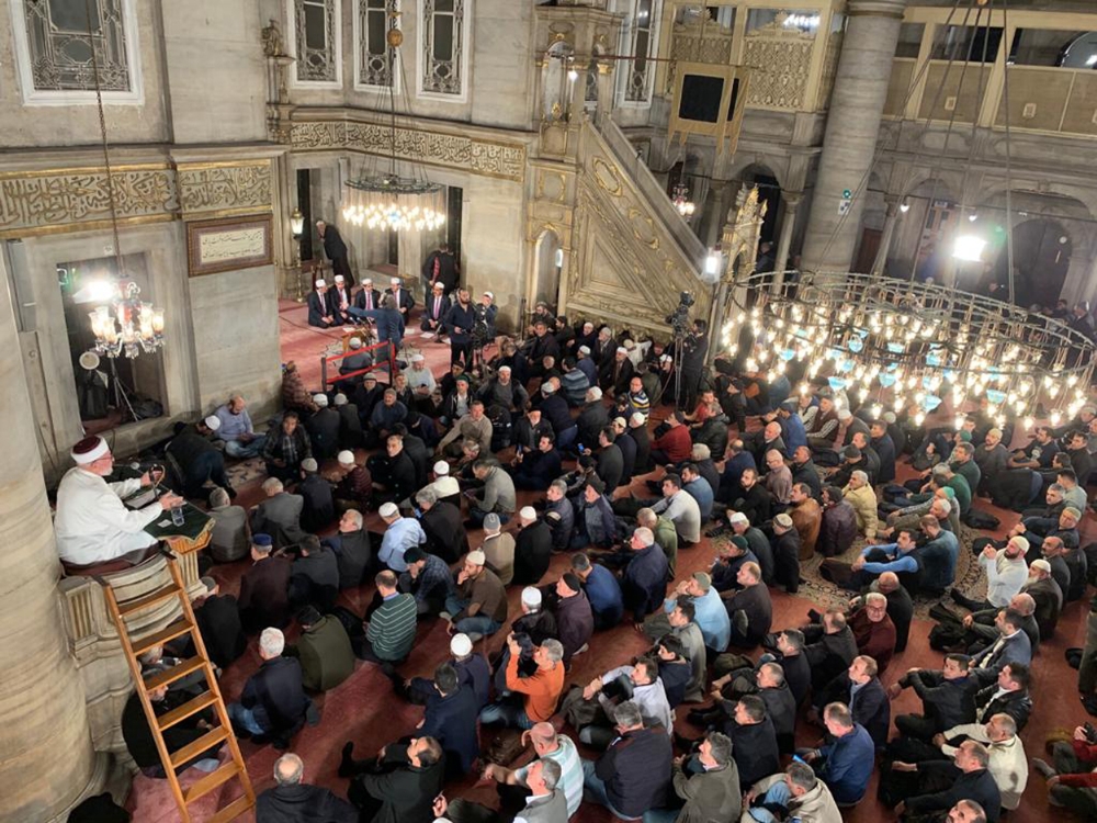 Eyüp Sultan’da Regaip Kandili coşkusu