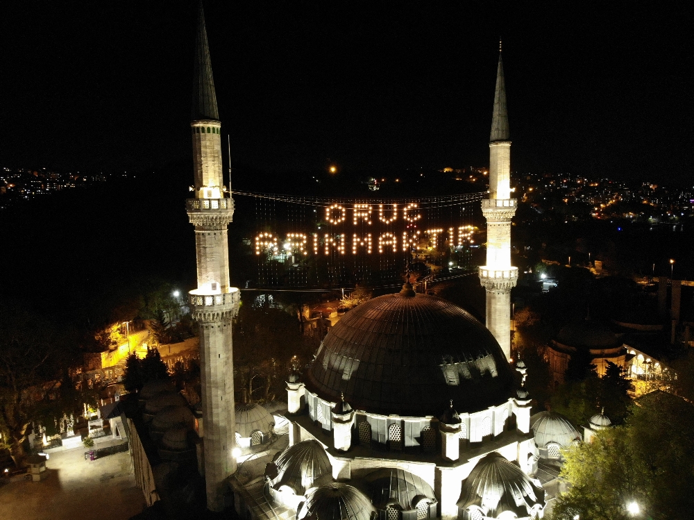 Eyüpsultan Camii’ne asılan mahyalar havadan görüntülendi