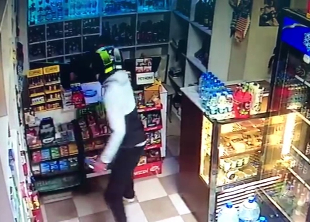Eyüpsultanda Büfe Sahibine Silahlı Saldırı Kamerada
