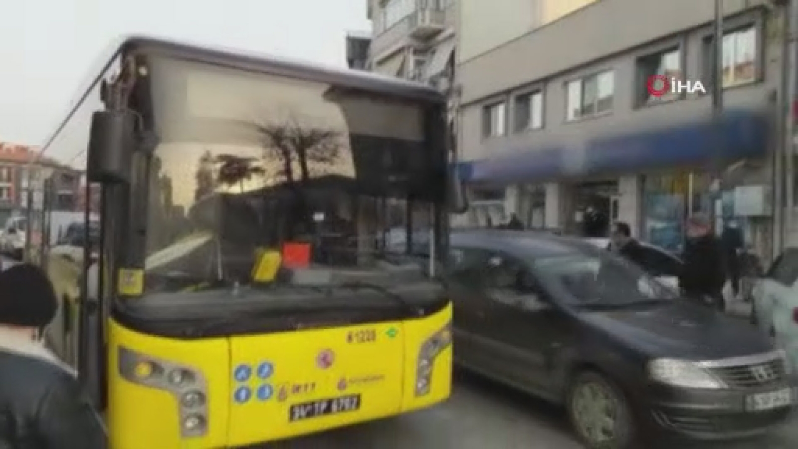 Eyüpsultan’da İETT otobüsü arızalandı, trafik felç oldu