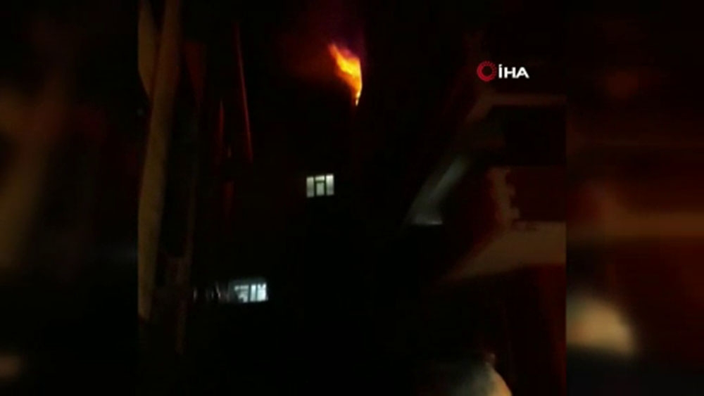 Eyüpsultan’da patlayan televizyon evi yaktı