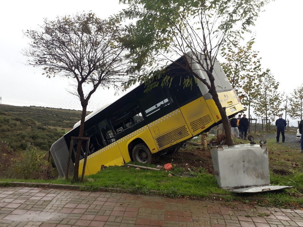 Faciadan dönülen otobüs kazası kamerada