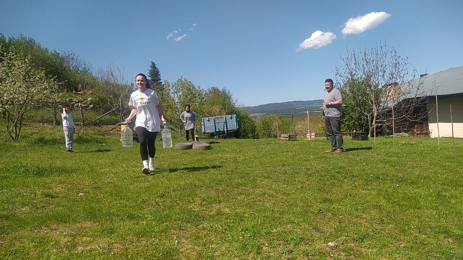Fasulye çalılarıyla kurdukları parkurda polis seçmelerine hazırlanıyor