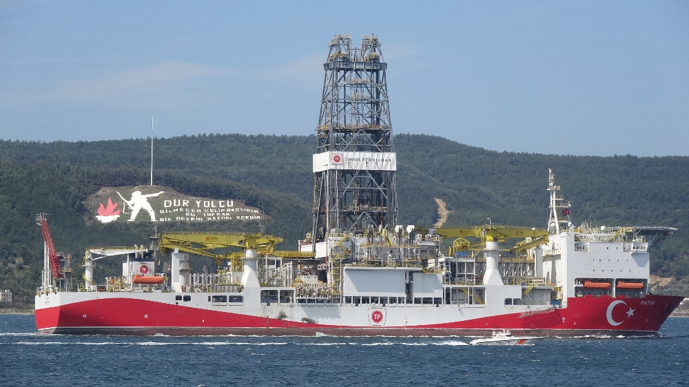 Fatih sondaj gemisi Çanakkale Boğazı’ndan geçti