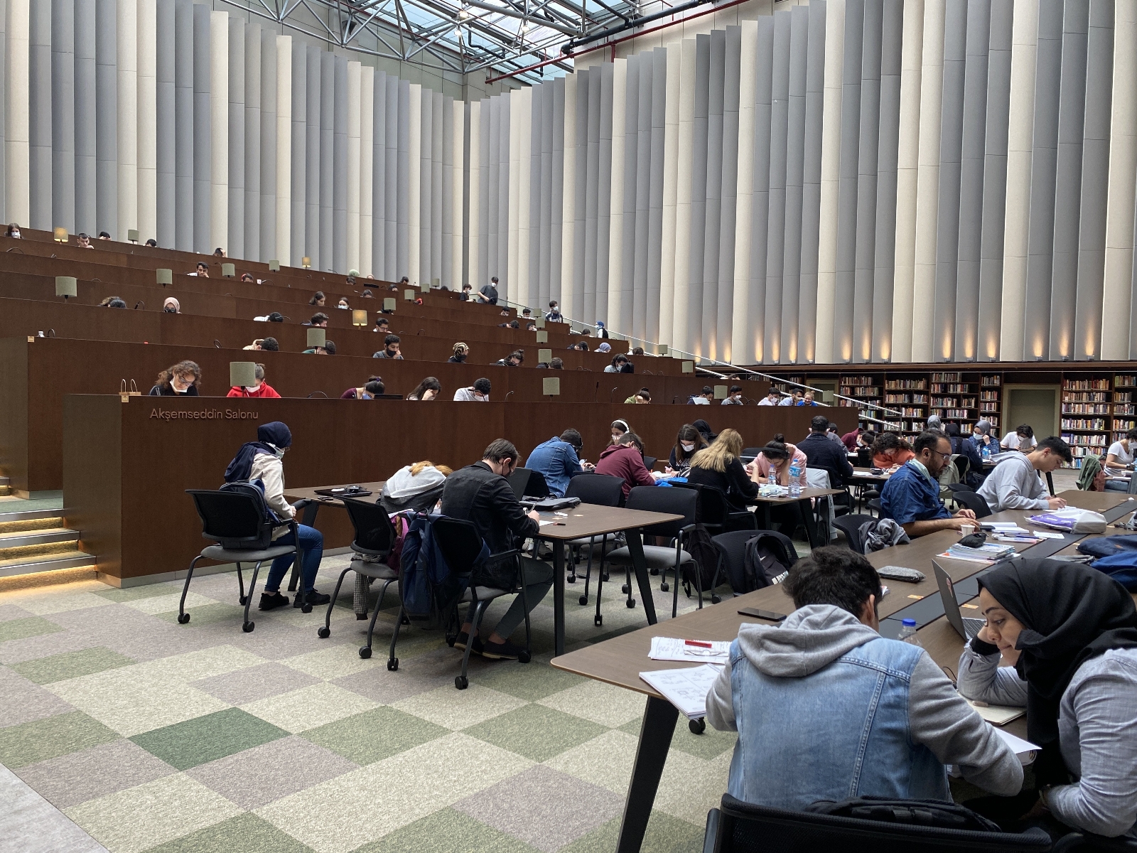 Fatih’in en büyük kütüphanesi açıldı
