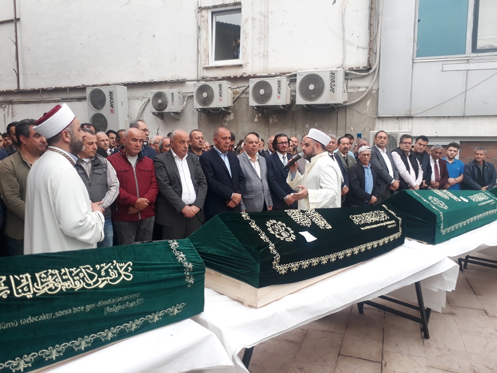 Fatihte Evde Ölü Bulunan Kardeşler Son Yolculuğuna Uğurlandı