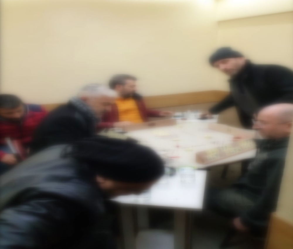Fatih’te kıraathaneye ‘virüs’ baskını