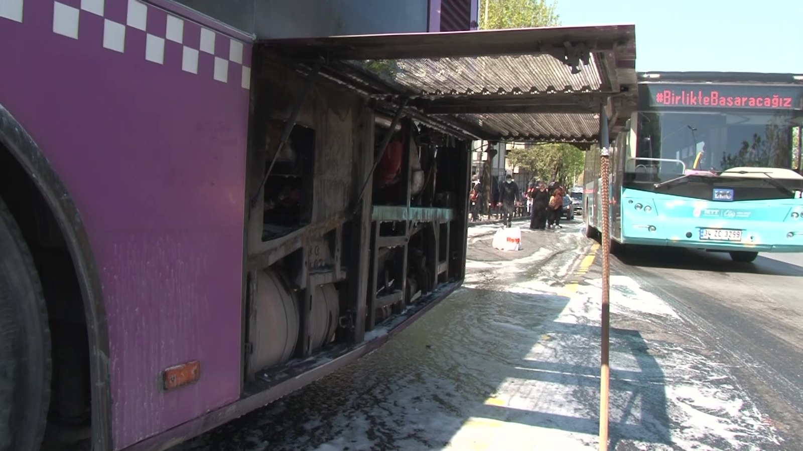 Fatih’te korkutan otobüs yangını