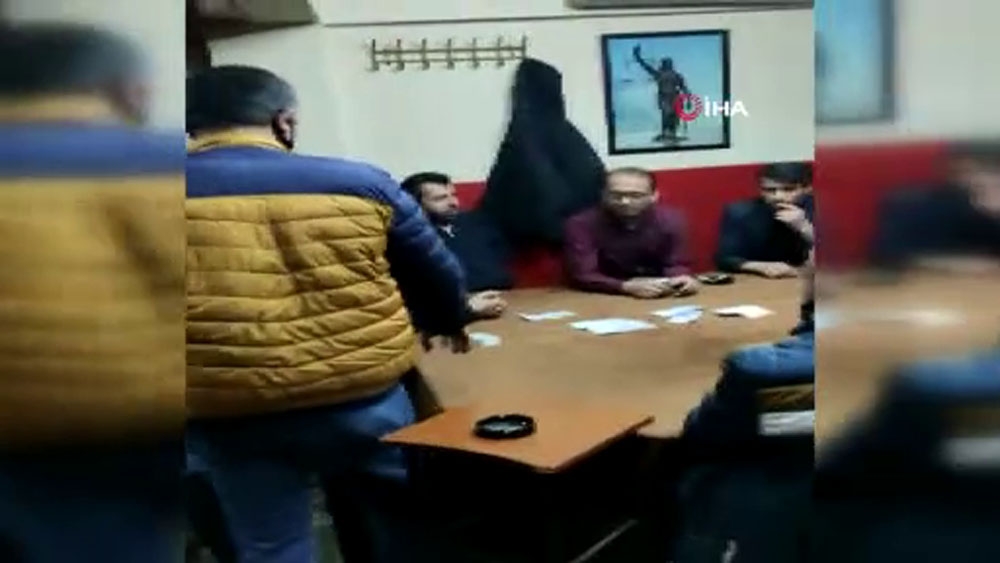 Fatih’te polisler kumar oynanan adresleri bastı