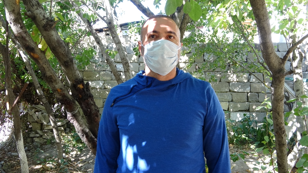 Fedakar öğretmen, babayı ikna ederek kız kardeşleri okula kazandırdı
