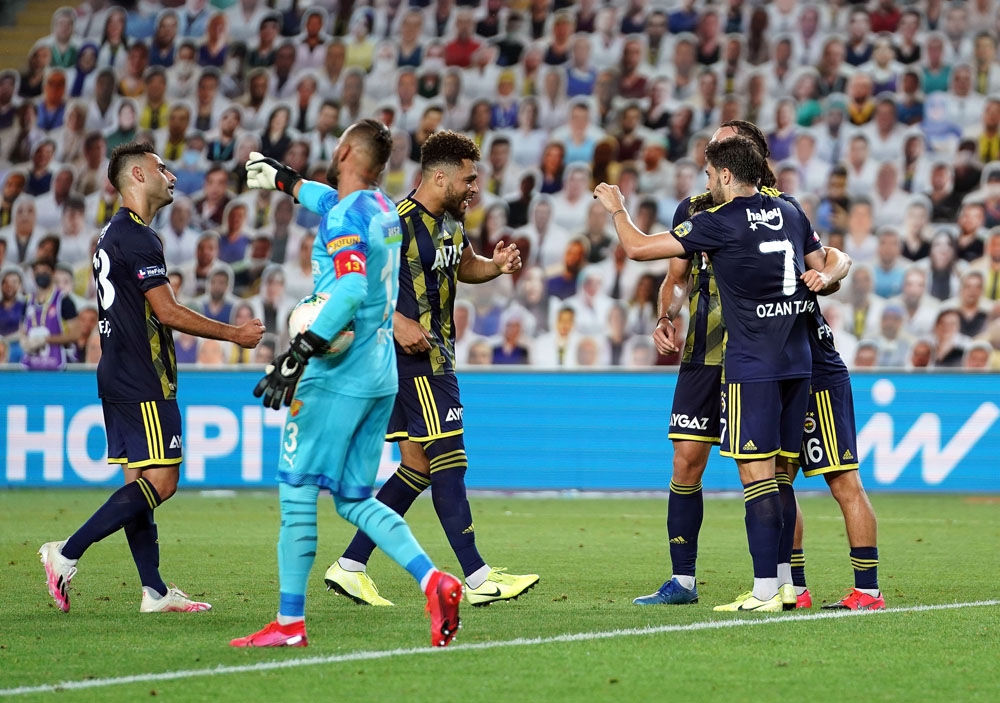 Fenerbahçe,  Göztepe’yi 2- 1 mağlup etti