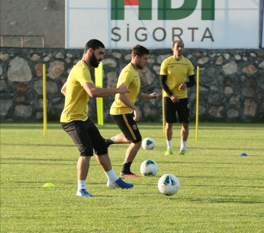 Fenerbahçe antrenmanlara başladı