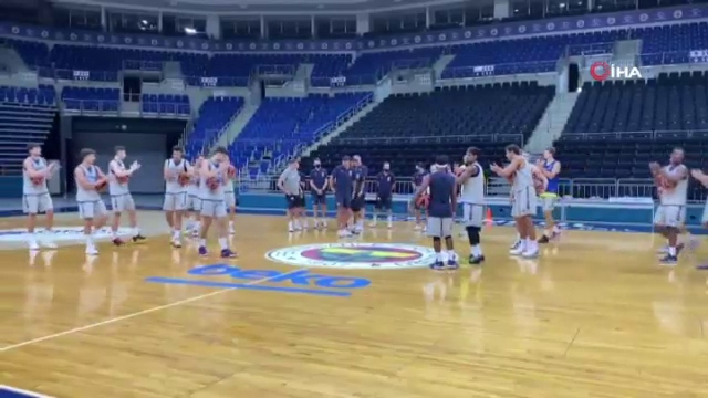 Fenerbahçe Beko, parkeye indi
