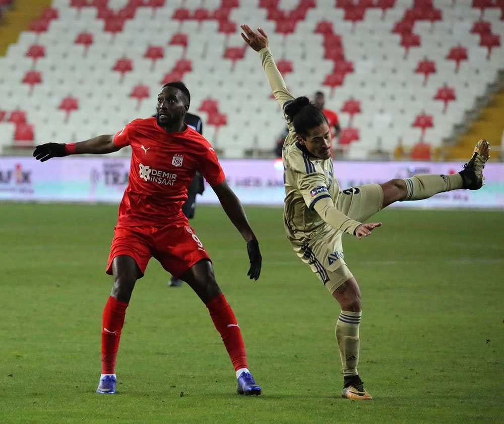 Fenerbahçe, deplasmanda Sivasspor ile 1-1 berabere kaldı