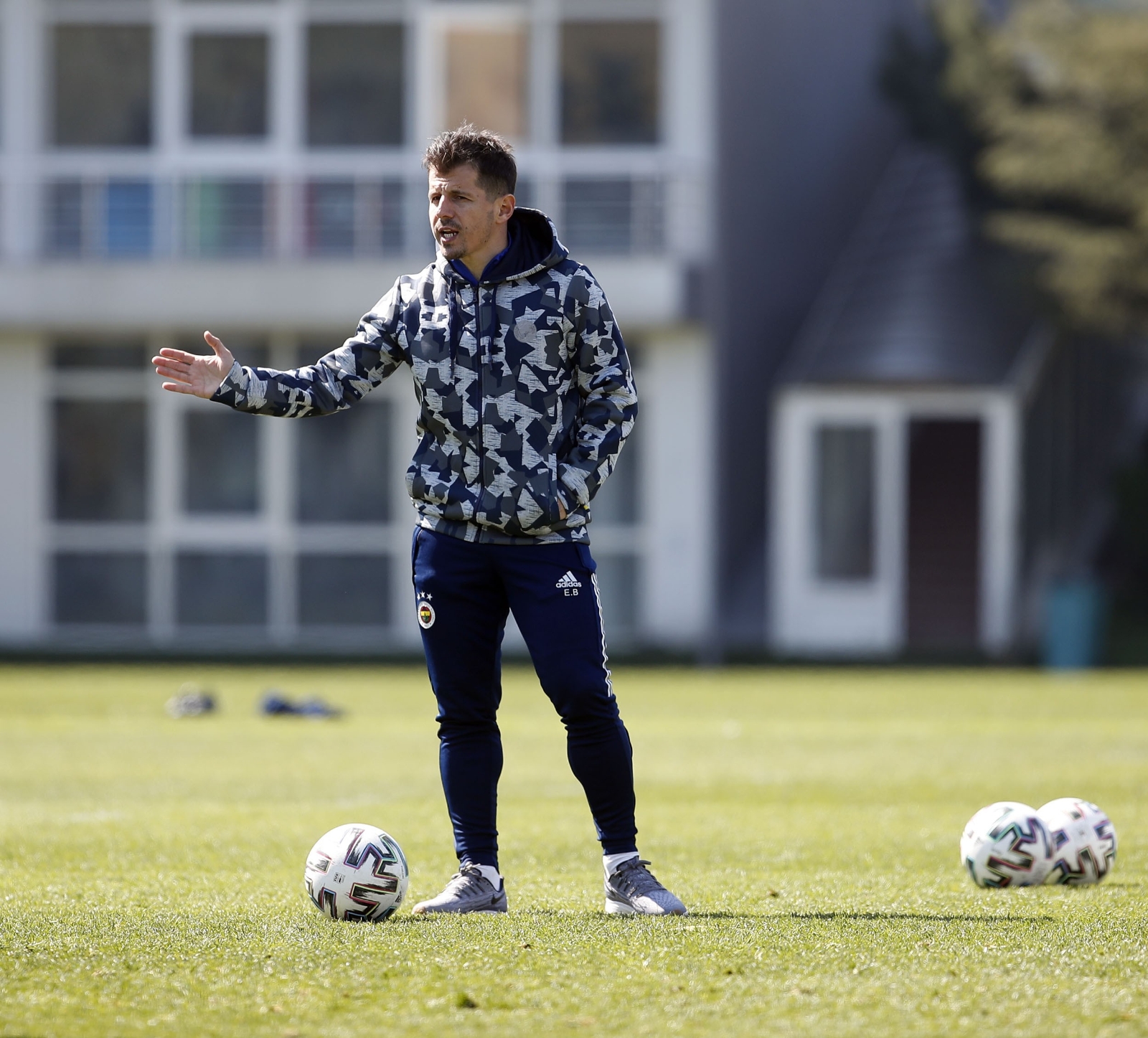 Fenerbahçe, Emre Belözoğlu yönetiminde çalışmalarını sürdürdü