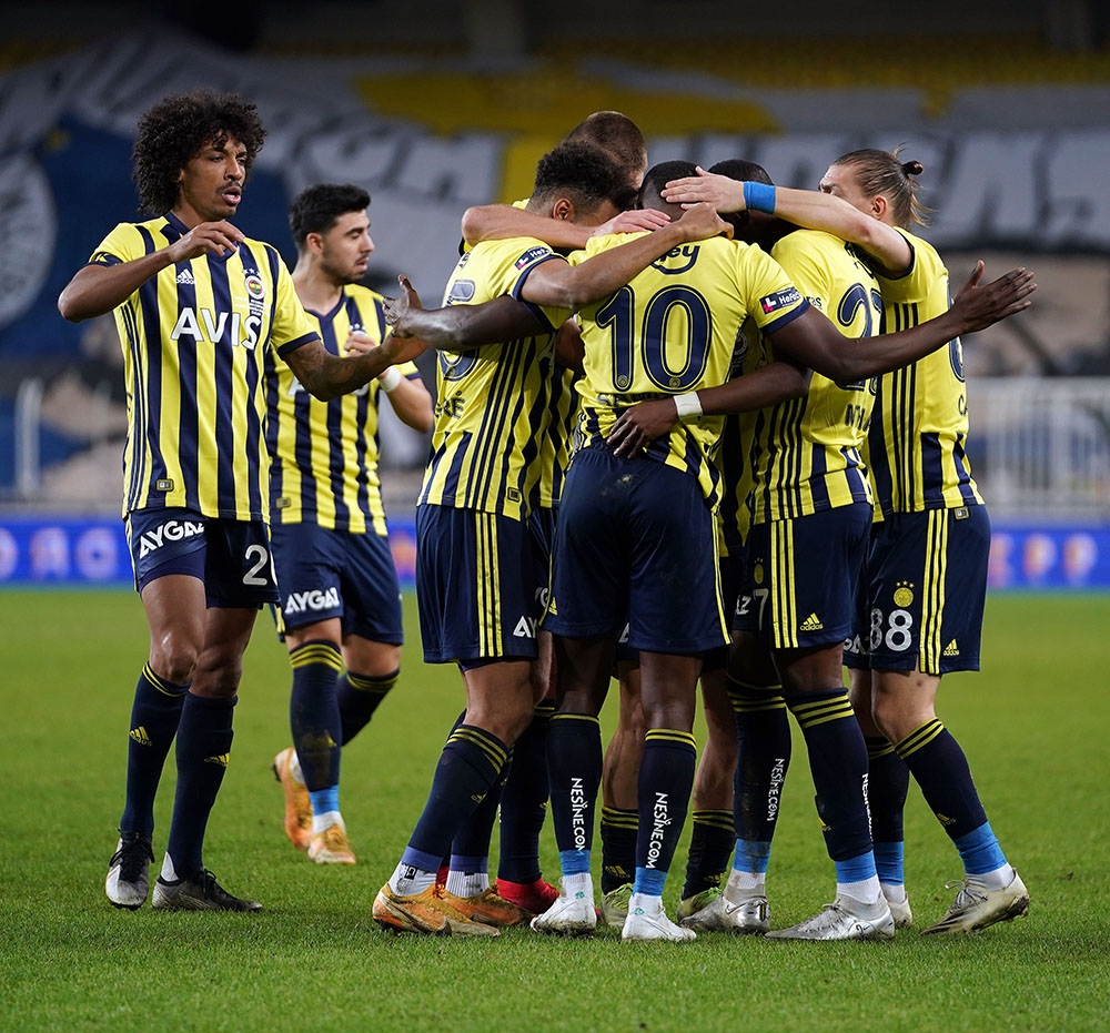 Fenerbahçe, ilk yarının son maçında Kayserispor’u 3-0 yendi
