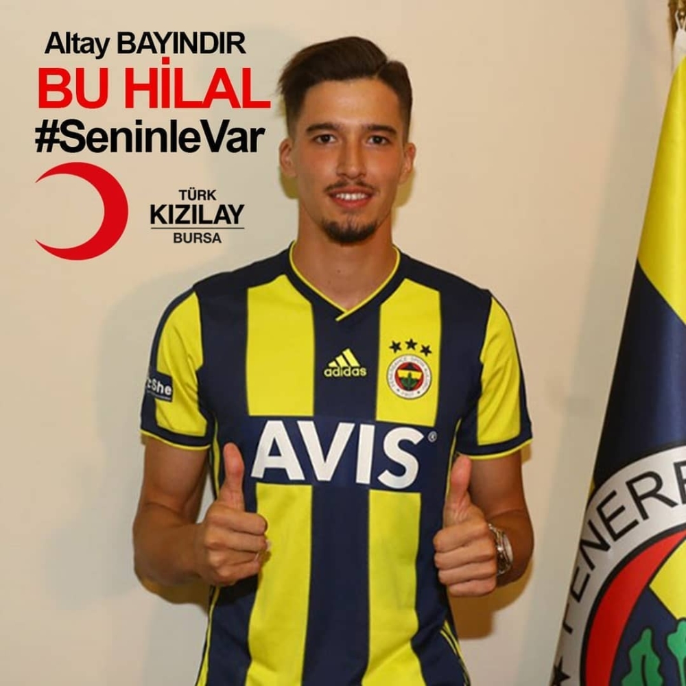 Fenerbahçe kalecisi Altay Bayındır’dan Türk Kızılay’ına bağış