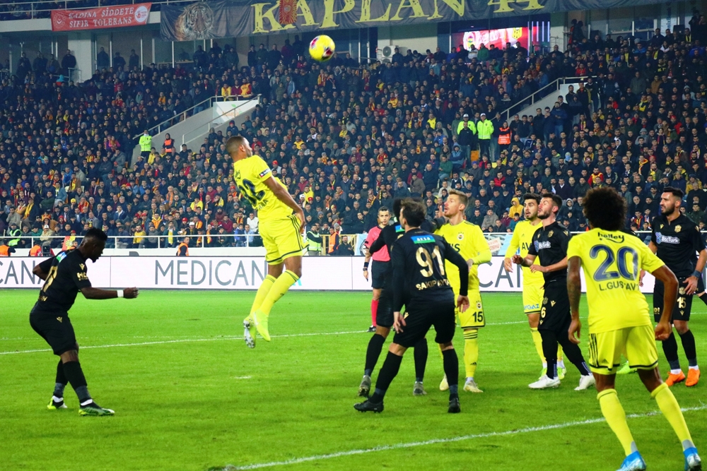 Fenerbahçe Liderlik Yarışında Fire Verdi